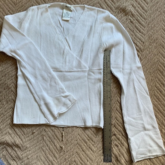 LAURA White V-neck sweater, long sleeve, flare cuffs - Picture 1 of 1
